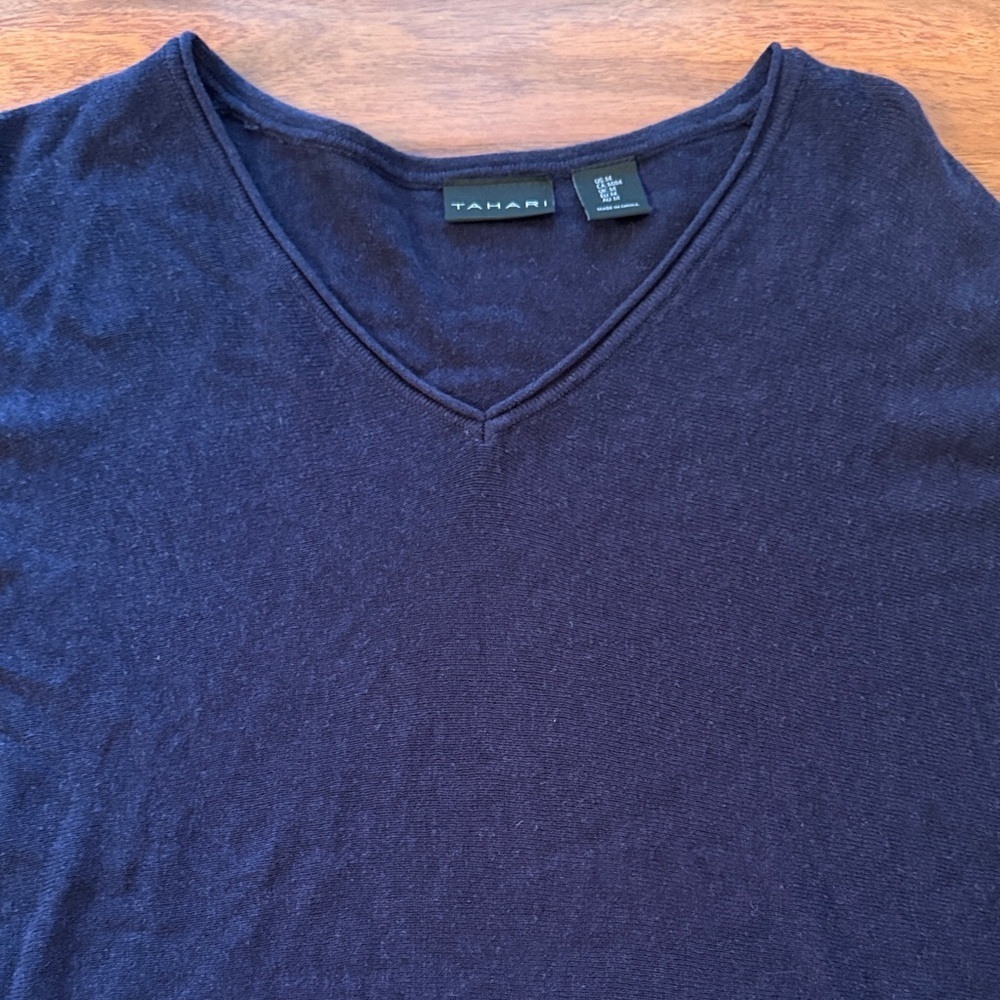 Tahari Navy Blue V-Neck Sweater 3 Quarter Sleeves Size M 55% Linen